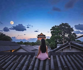 The East Hotel-Very close to the Drum Tower,The Lama Temple,Houhai Bar Street,and the Forbidden City,There are many old Beijing traditional hutongs around the hotel ,Experience the culture of old Beij
